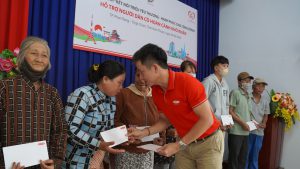 Dai-ichi Life Việt Nam tiếp tục hỗ trợ người dân có hoàn cảnh khó khăn tại Miền Trung