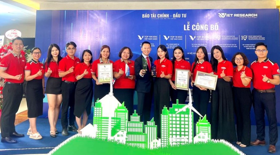 Dai-ichi Life Việt Nam vinh dự nhận liên tiếp ba giải thưởng uy tín tại Diễn đàn Vietnam Summit 2025
